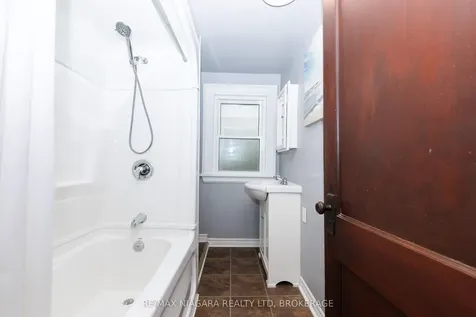 5011 Fifth Avenue Niagara Falls ON L2E 4S6