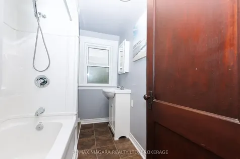 5011 Fifth Avenue Niagara Falls ON L2E 4S6
