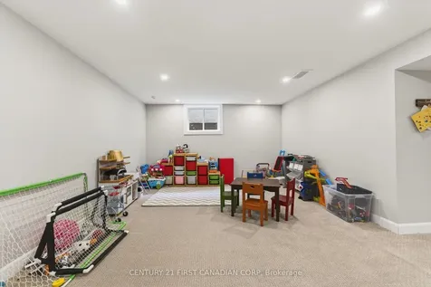 31 Lindsay Crescent Strathroy-caradoc ON N7G 0G5
