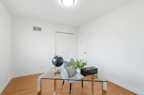 288 Eastdale Boulevard Hamilton ON L8E 3P4