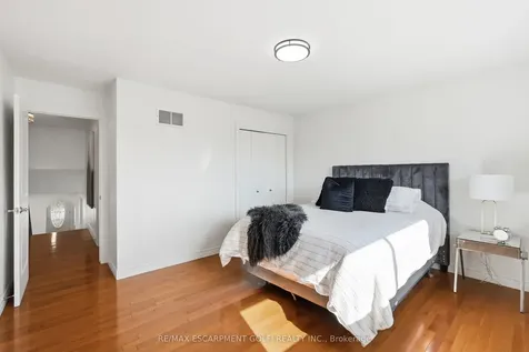 288 Eastdale Boulevard Hamilton ON L8E 3P4