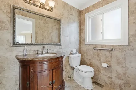 288 Eastdale Boulevard Hamilton ON L8E 3P4