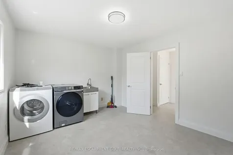 288 Eastdale Boulevard Hamilton ON L8E 3P4