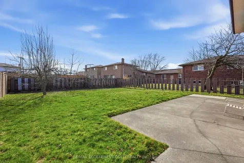 288 Eastdale Boulevard Hamilton ON L8E 3P4
