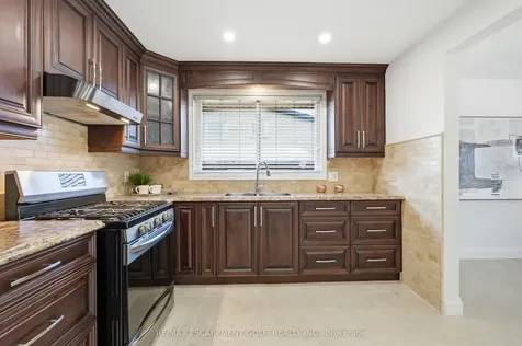 288 Eastdale Boulevard Hamilton ON L8E 3P4