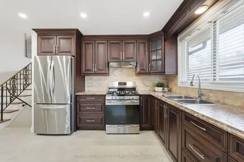 288 Eastdale Boulevard Hamilton ON L8E 3P4