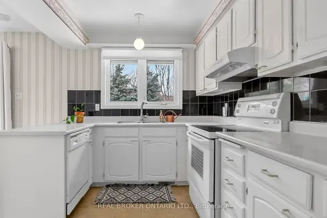 10 Amundsen Crescent Kanata ON K2L 1A7