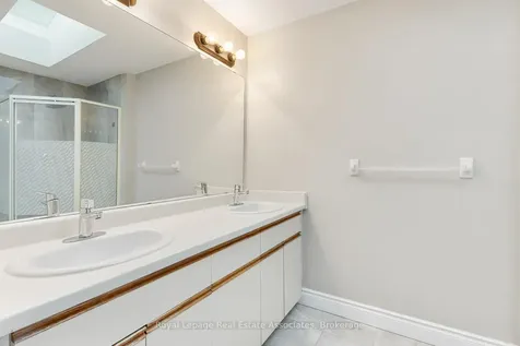 72 Stone Church Road W Hamilton ON L9B 2H8