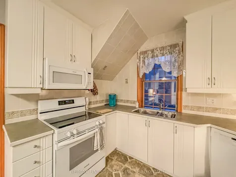 166 Queen Street Kingston ON K7K 1B1