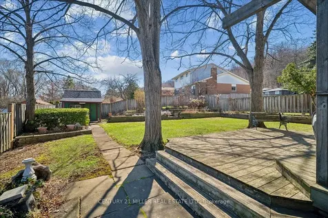 5 Cortina Crescent Hamilton ON L8K 4K3