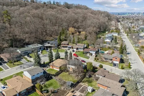 5 Cortina Crescent Hamilton ON L8K 4K3