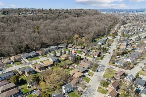 5 Cortina Crescent Hamilton ON L8K 4K3