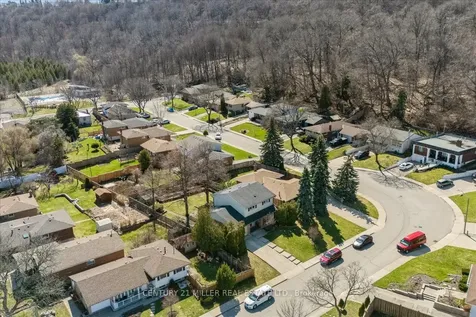 5 Cortina Crescent Hamilton ON L8K 4K3