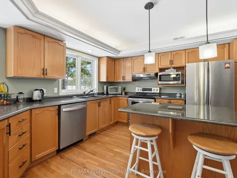 31 The Granite Bluff N/a Bracebridge ON P1L 1L4