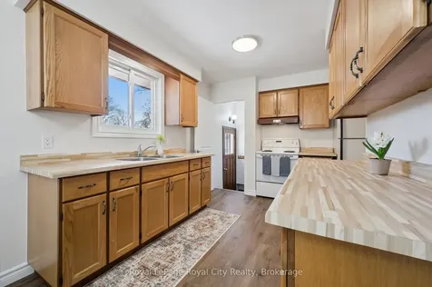 16 Kenwood Crescent Guelph ON N1H 6E5