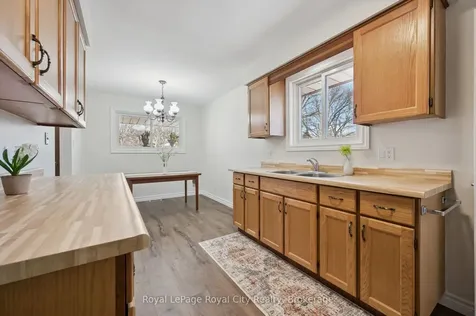 16 Kenwood Crescent Guelph ON N1H 6E5