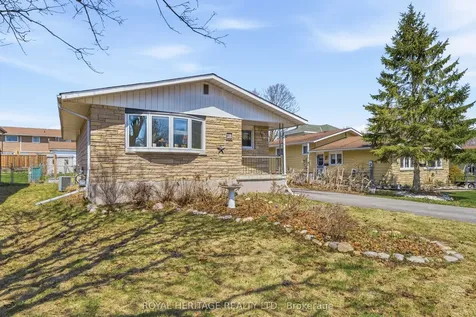 18 Panelas Crescent Quinte West ON K8V 6A5