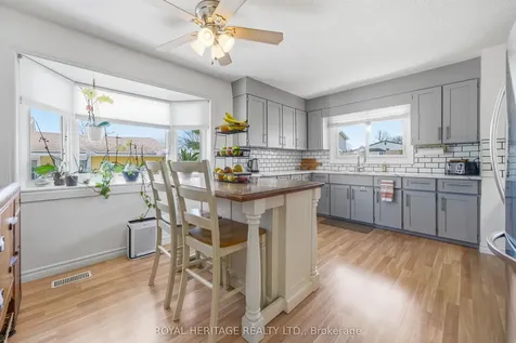 18 Panelas Crescent Quinte West ON K8V 6A5