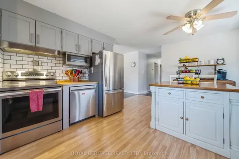 18 Panelas Crescent Quinte West ON K8V 6A5