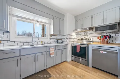 18 Panelas Crescent Quinte West ON K8V 6A5