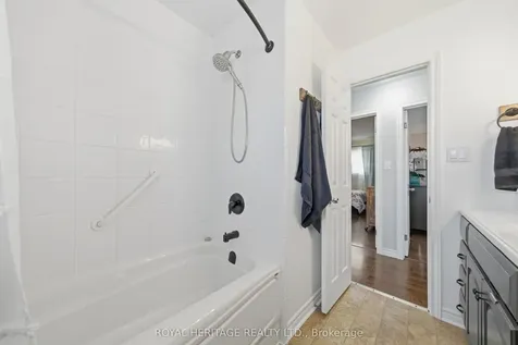 18 Panelas Crescent Quinte West ON K8V 6A5