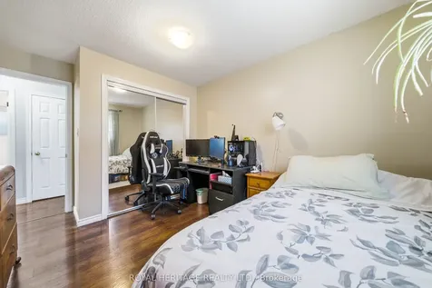 18 Panelas Crescent Quinte West ON K8V 6A5