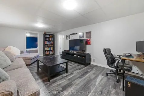 18 Panelas Crescent Quinte West ON K8V 6A5