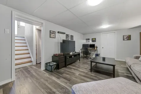 18 Panelas Crescent Quinte West ON K8V 6A5