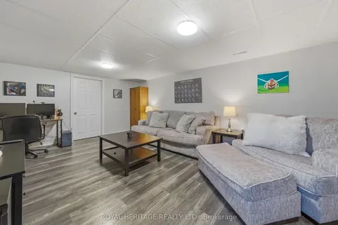 18 Panelas Crescent Quinte West ON K8V 6A5