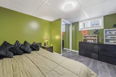 18 Panelas Crescent Quinte West ON K8V 6A5