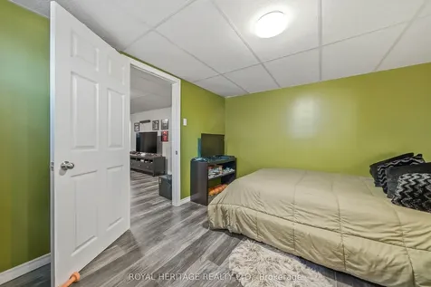 18 Panelas Crescent Quinte West ON K8V 6A5