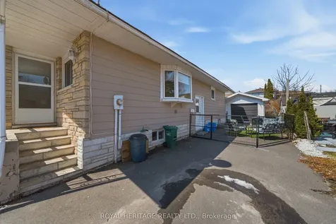 18 Panelas Crescent Quinte West ON K8V 6A5