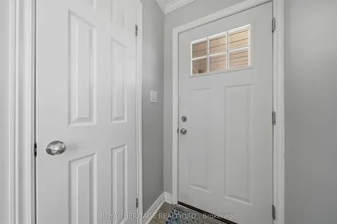 18 Panelas Crescent Quinte West ON K8V 6A5