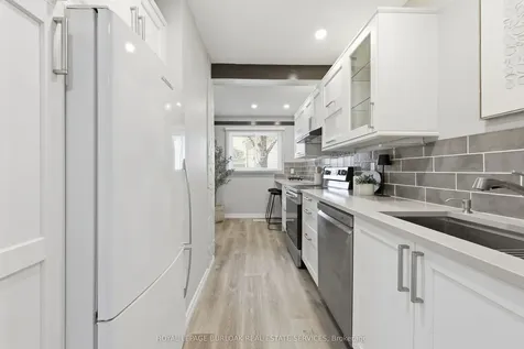 11 Queenslea Drive Hamilton ON L8W 1T7