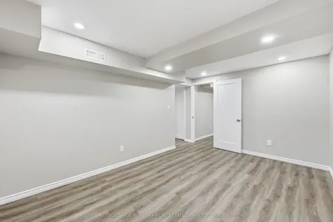 11 Queenslea Drive Hamilton ON L8W 1T7