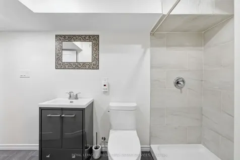 11 Queenslea Drive Hamilton ON L8W 1T7