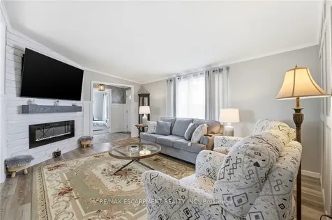 20 Hickory Hollow Haldimand ON N0A 1L0
