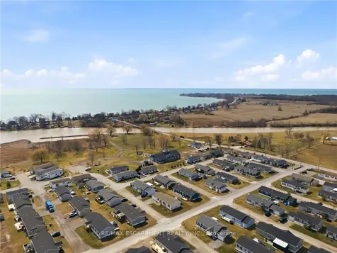 20 Hickory Hollow Haldimand ON N0A 1L0