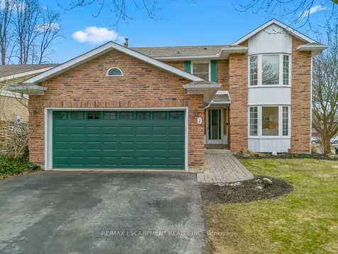 1 Parkway Place Hamilton ON L9H 6K3
