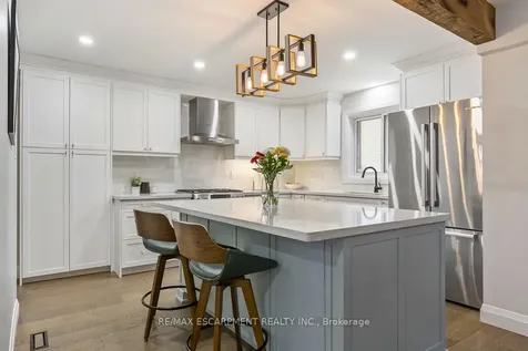 1 Parkway Place Hamilton ON L9H 6K3