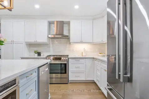 1 Parkway Place Hamilton ON L9H 6K3