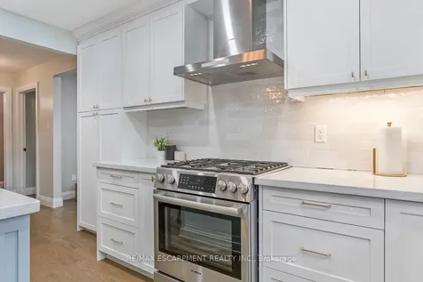 1 Parkway Place Hamilton ON L9H 6K3