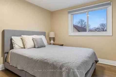 1 Parkway Place Hamilton ON L9H 6K3