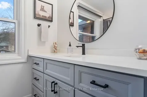 1 Parkway Place Hamilton ON L9H 6K3