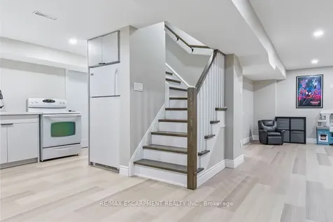 1 Parkway Place Hamilton ON L9H 6K3