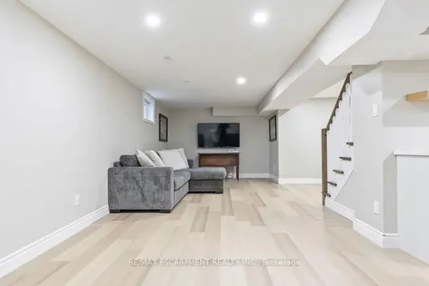 1 Parkway Place Hamilton ON L9H 6K3