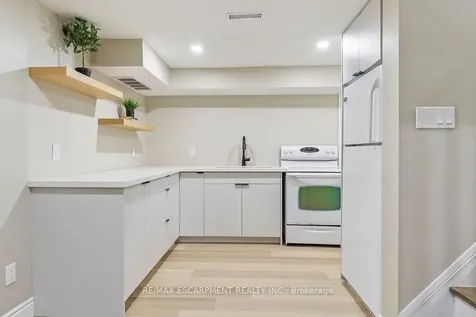 1 Parkway Place Hamilton ON L9H 6K3