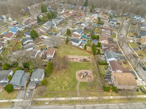 1 Parkway Place Hamilton ON L9H 6K3