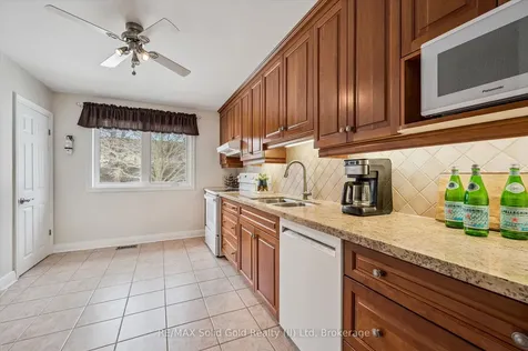 390 Dumfries Avenue Waterloo ON N2H 2G1