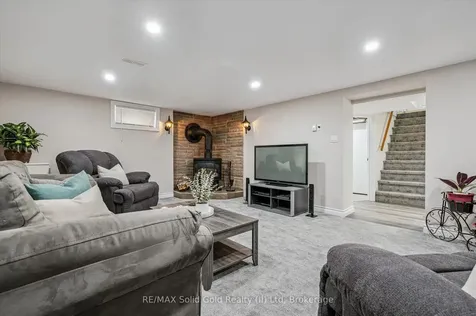 390 Dumfries Avenue Waterloo ON N2H 2G1